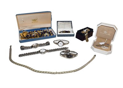 Lot 262 - A quantity of costume jewellery including a silver key pendant, amethyst brooches,...