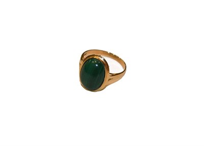 Lot 271 - A malachite ring, stamped '18K750', finger size P
