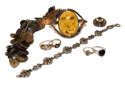 Lot 273 - A collection of jewellery including an amber bangle, two 9 carat gold cluster rings (a.f.), two...
