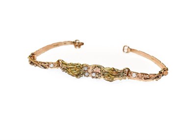 Lot 280 - A 9 carat gold fancy link bracelet, length 17cm