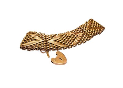 Lot 294 - A gate link bracelet with a heart shaped padlock, length 20.5cm