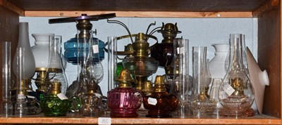 Lot 467 - A quantity of Victorian and later oil lamps and chamber lamps including coloured glass examples and