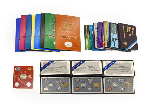 Lot 2034 - Australia, 8 x Uncirculated  Coin Sets, each containing 6 x coins: cupro-nickel  5, 10, 20 & 50...