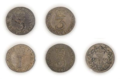 Lot 2067 - 5 x Early Maundy Coins comprising:  William & Mary threepence 1689 first busts, VF, Anne threepence