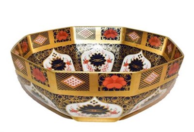 Lot 393 - Royal Crown Derby octagonal shaped old Imari bowl, pattern 1128 with box, 24cm wide