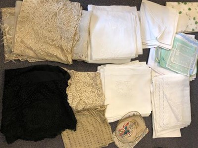 Lot 1190 - Assorted household and other textiles including: cotton bed covers, table linens and napkins, a...