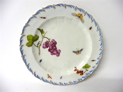 Lot 152 - A Chelsea Porcelain Plate, Red Anchor period, circa 1756, painted in colours with bunches of grapes