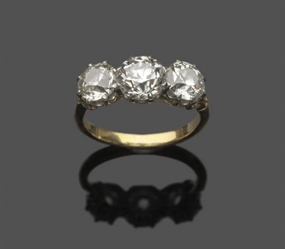 Lot 543 - An Early 20th Century Diamond Three Stone Ring, the graduated old cut diamonds in white claw...