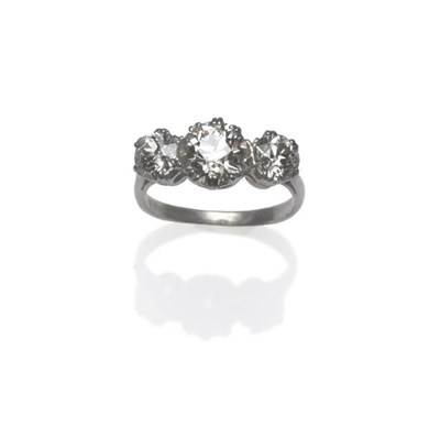 Lot 499 - An Early 20th Century Diamond Three Stone Ring, the graduated old cut diamonds in white double claw