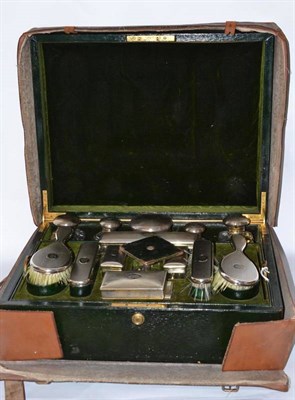 Lot 539 - A George V Dressing Case, maker's mark NM, London 1912, retailed by Pittway Brothers, crushed green