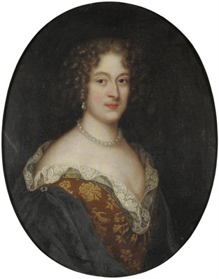 Lot 707 - English School (17th/18th century) Portrait of an elegantly dressed lady, half length, wearing...