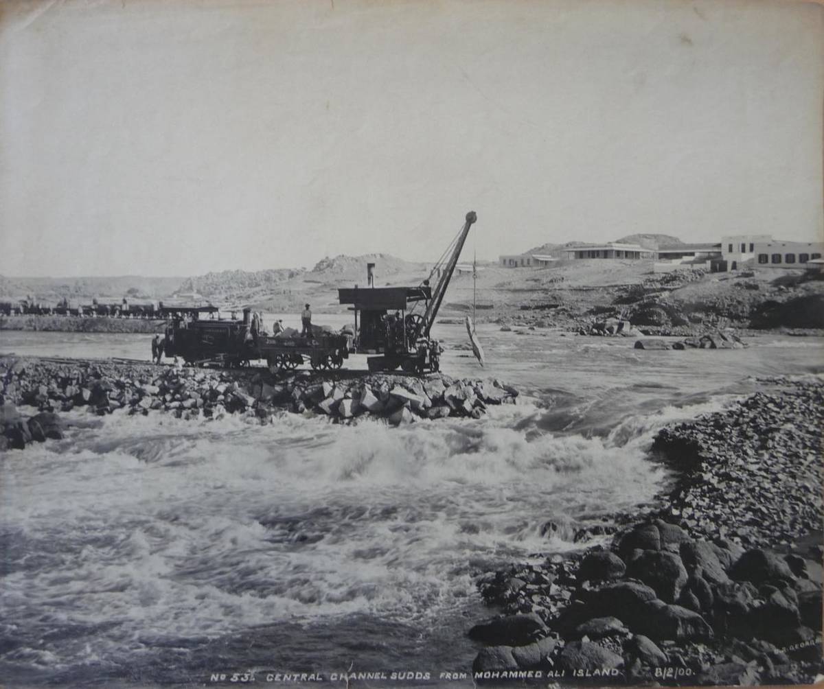Lot 98 - Old Aswan Dam A collection of early photographs depicting the construction of the Aswan Low...