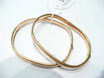 Lot 37 - Two bangles stamped '750'