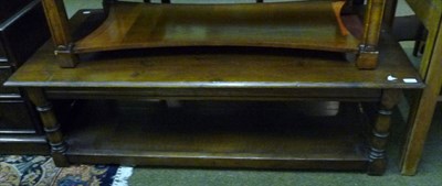 Lot 601 - Reproduction oak coffee table