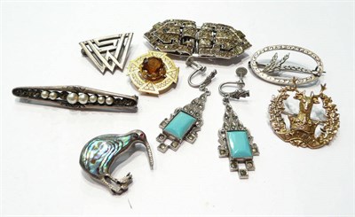 Lot 24 - A small quantity of jewellery