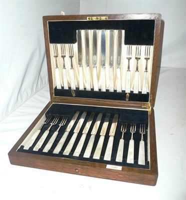 Lot 54 - An oak-cased set of silver cake knives with mother-of-pearl handles