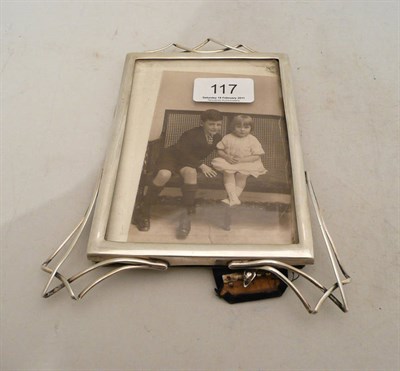 Lot 117 - A silver picture frame