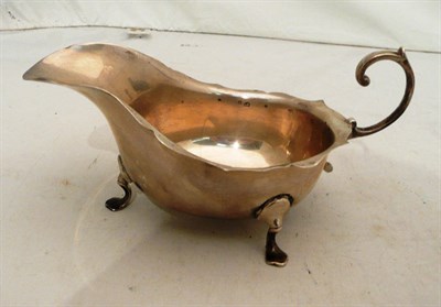 Lot 124 - A silver sauce boat (about 4.75ozs)