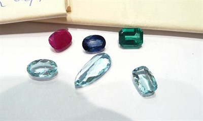 Lot 174 - Assorted loose stones including aquamarine, diamond, cameo, emerald, opal, synthetic ruby