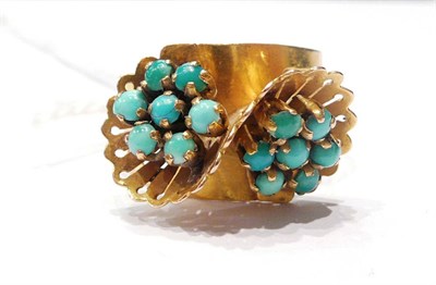 Lot 182 - A turquoise-set ring