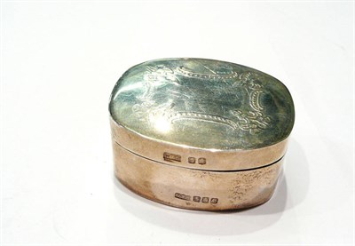 Lot 215 - Small silver snuff box