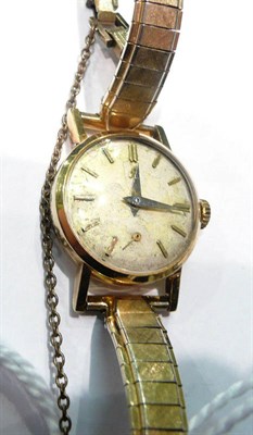 Lot 220 - An 18ct gold lady's wristwatch signed 'Breitling'