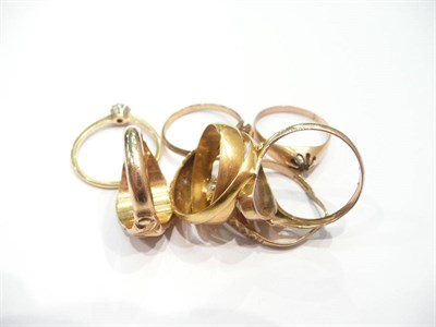 Lot 242 - Eight gold rings (8)