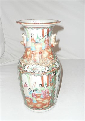 Lot 321 - Chinese vase