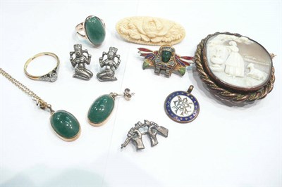 Lot 354 - Quantity of assorted jewellery including rings and cameo brooches, etc