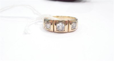 Lot 382 - A three stone diamond and gold ring