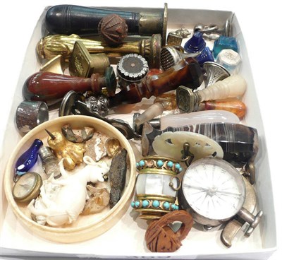 Lot 389 - A collection of assorted seal fobs etc