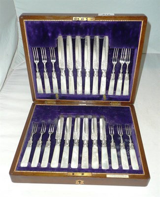 Lot 412 - An oak-cased set of silver cake knives with mother-of-pearl handles