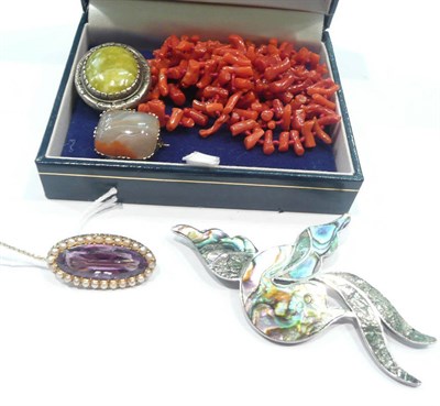 Lot 500 - Amethyst brooch, coral, agate, etc