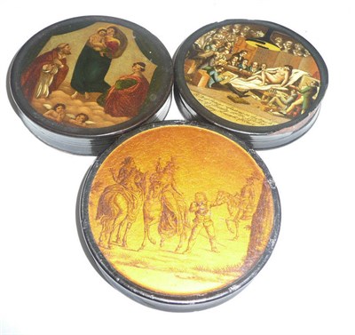 Lot 526 - Three unusual snuff boxes, one depicting an art class painting of a nude