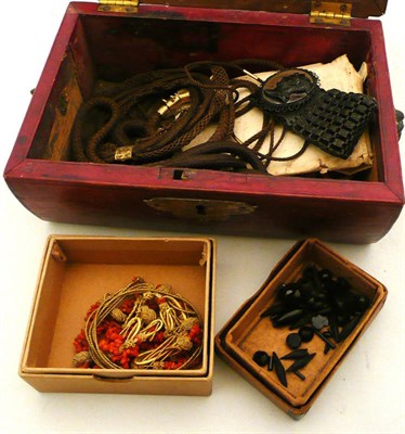 Lot 531 - A jewellery box containing assorted hair jewellery etc