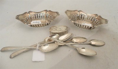 Lot 584 - Pill box, two pin dishes and six spoons