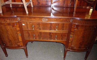 Lot 762 - Edwardian mahogany sideboard