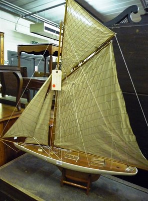 Lot 776 - A pond yacht and stand