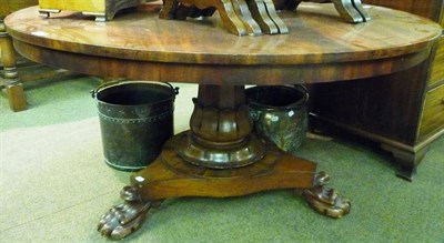 Lot 789 - Early Victorian mahogany circular breakfast table