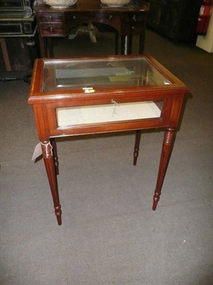 Lot 834 - Mahogany and tulipwood-banded bijouterie table