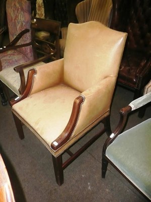 Lot 846 - A Gainsborough style armchair