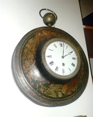 Lot 900 - A gilt metal tole clock