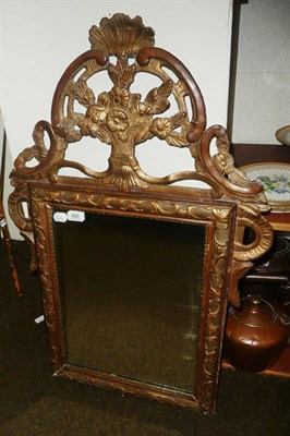 Lot 905 - Gilt mirror