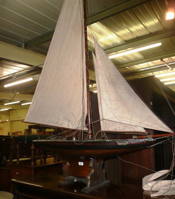 Lot 924 - A model galleon