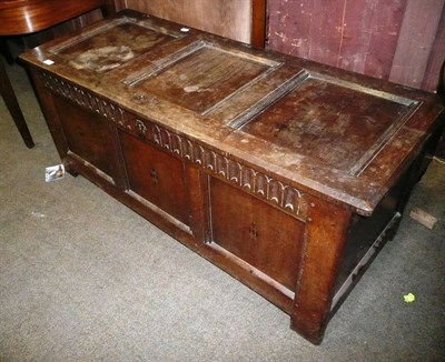 Lot 928 - Oak panelled blanket chest