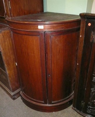 Lot 958 - Mahogany double door free standing corner cabinet