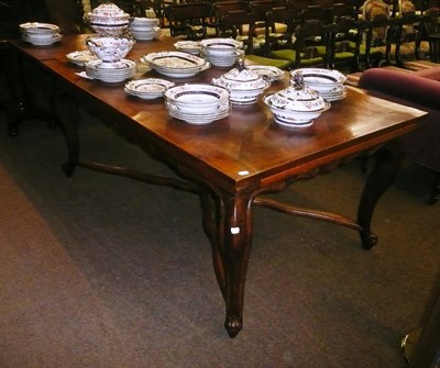 Lot 975 - Oak extending table