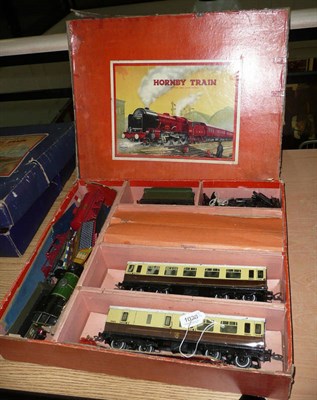 Lot 1038 - A Boxed Pre War Hornby 'O' Gauge Clockwork 'Cornish Riviera' Passenger Set No.3, containing...