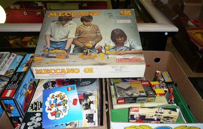 Lot 1052 - A Collection of Lego, comprising  boxed sets - 8860, 8845, 920, 853, 8845, 870, 894, 6821, 885,...