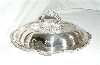 Lot 37 - A silver tureen and cover